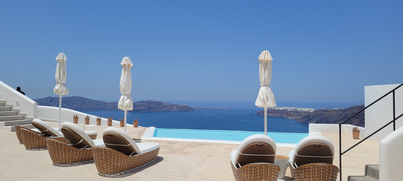 Infinity pool overlooking the Santorini caldera